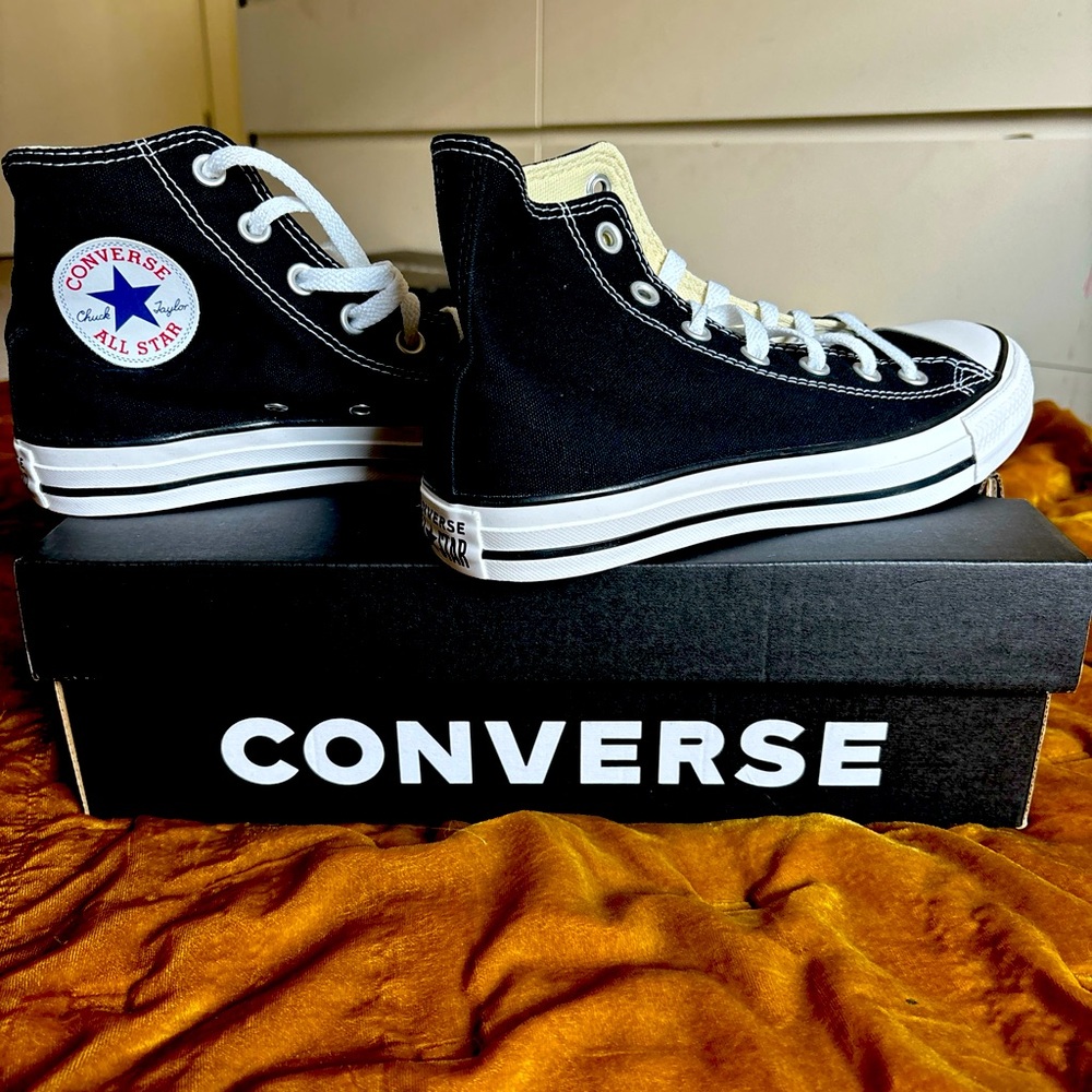 Converse Chuck Taylor all stars brand NEW in box 5.5 men’s or 7.5 women’s Black